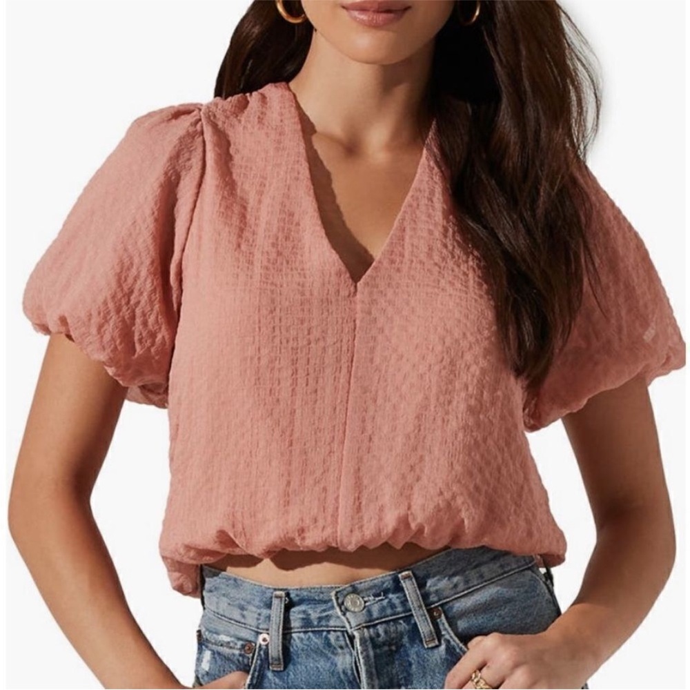 ASTR The Label Bubble Hem Top in Pink. Size S